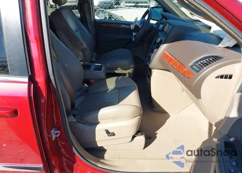 2015 Chrysler Town & Country Touring-L z USA, uszkodzony, nr VIN 2C4RC1CG2FR514394